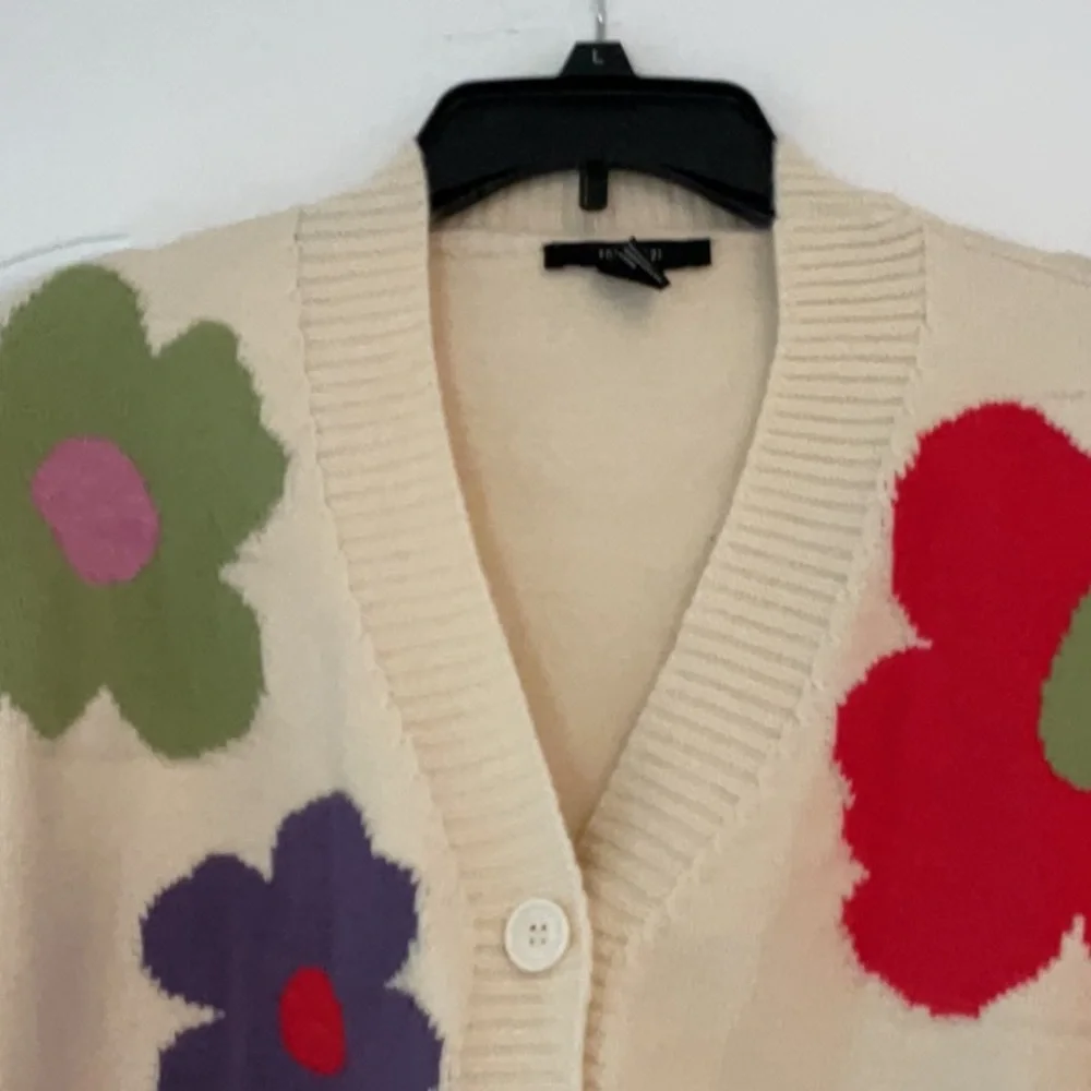 Adorable Forever 21 cardigan sweater - Picture 2 of 5